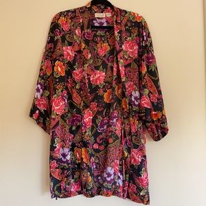 VICTORIA’S SECERT GOLD LABEL PASLEY ROBE SHORT